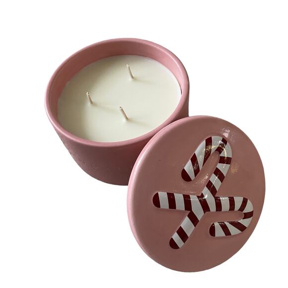 Sand & Fog Crushed Candy Cane Scented Christmas Candle with Holiday Lid 150z New - Picture 3 of 16